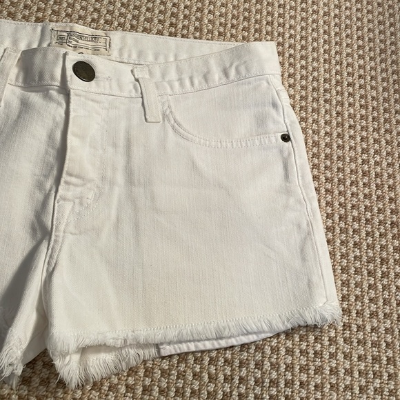 Current/Elliott The Boyfriend Short in Sugar - Picture 6 of 11